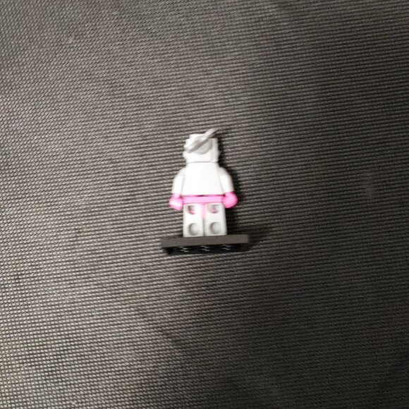 Collectible Lego Lady Robot Series 11 minifigure - Picture 2 of 2